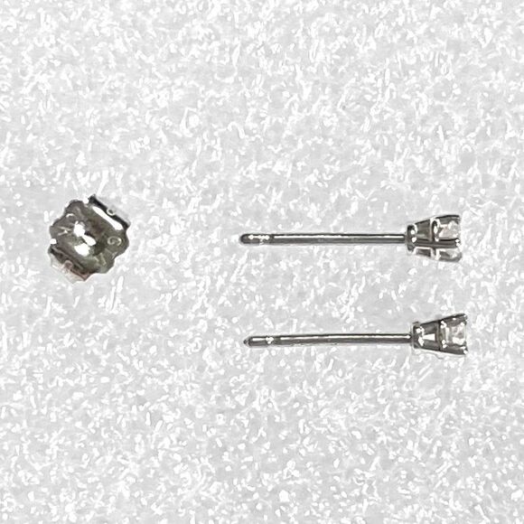 m64706134929_1.jpg?1759444468 10K White Gold Studs Earrings Clear Stone 2.4mm Dainty Small Classic 0.29g